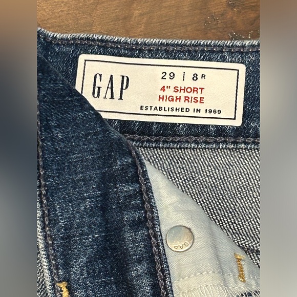 Gap High Rise Short - Size 29/8, 4” inseam - Picture 3 of 4